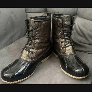 Duck boots